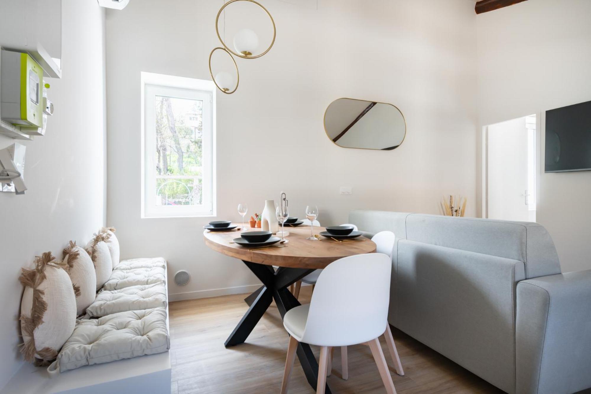 Pin * Spacieux * Linge Hotelier * Fibre * Confort *